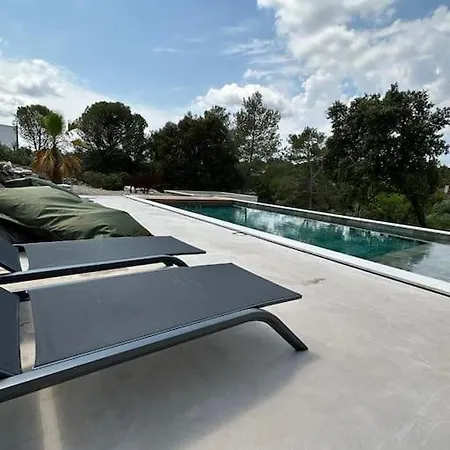 Avec Piscine La Garrigue * Nimes