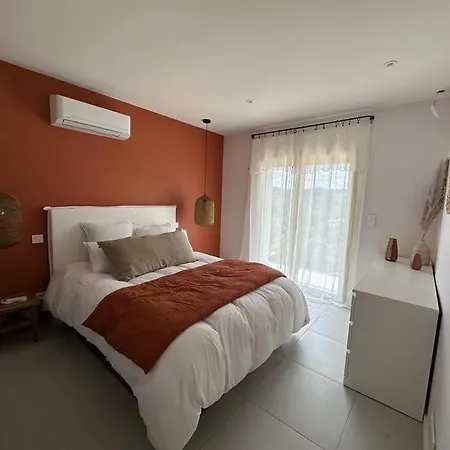 Avec Piscine La Garrigue 빌라