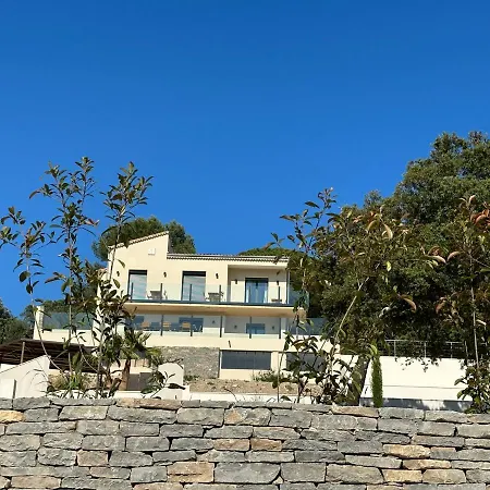 Avec Piscine La Garrigue 님